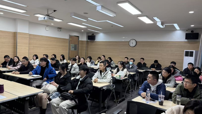 凝心聚力促提升 共话培养新篇章 || 管理学院专业学位研究生课程学习座谈会顺利举办