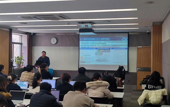 管理学院举办第十四期资源管理与空间规划论坛