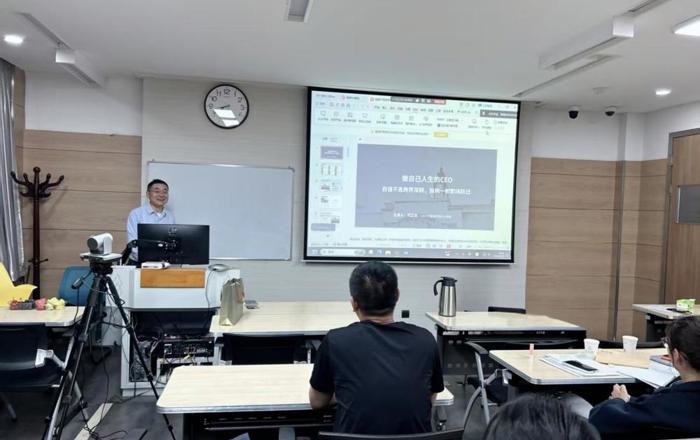管理学院举办专业学位MBA系列讲座：自强不息跨界深耕 独树一帜职场跃迁