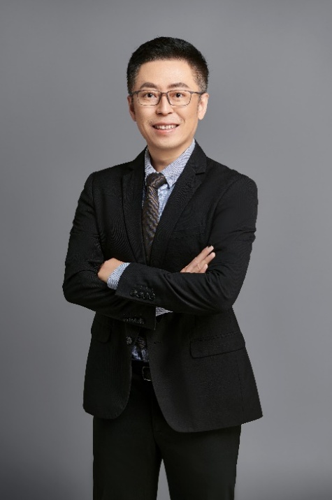 穿着西装笔挺的男子
AI 生成的内容可能不正确。