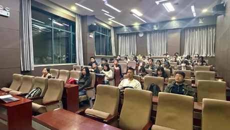 管理学院2025级专业学位研究生党支部开展 “树立和践行正确政绩观”主题党日活动